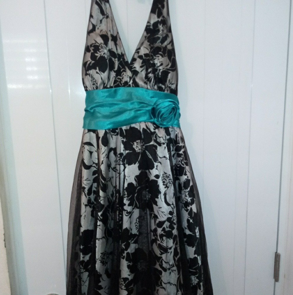 Beautiful black flowers dress 👗